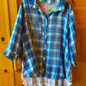 Soft Sorounding blouse 2X with embroidery on back